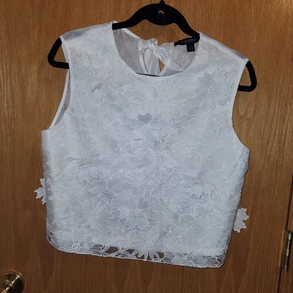 NWT ✨️$50 Marc New York Andrew Marc White Floral Lace Blouse - Picture 1 of 6